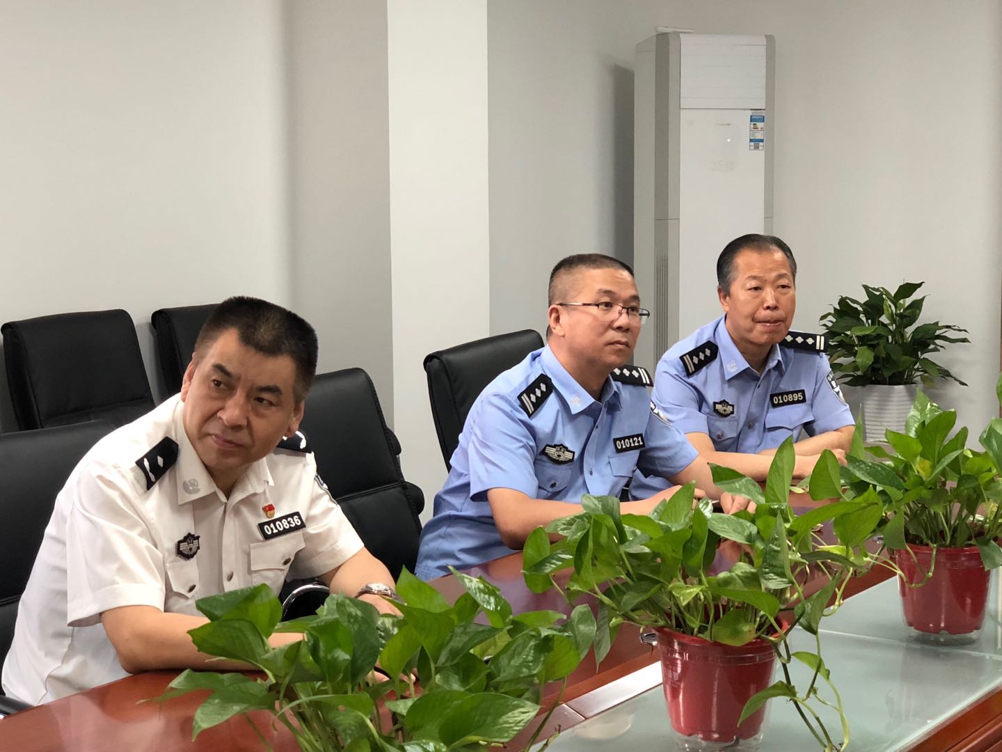 公安三人.jpg