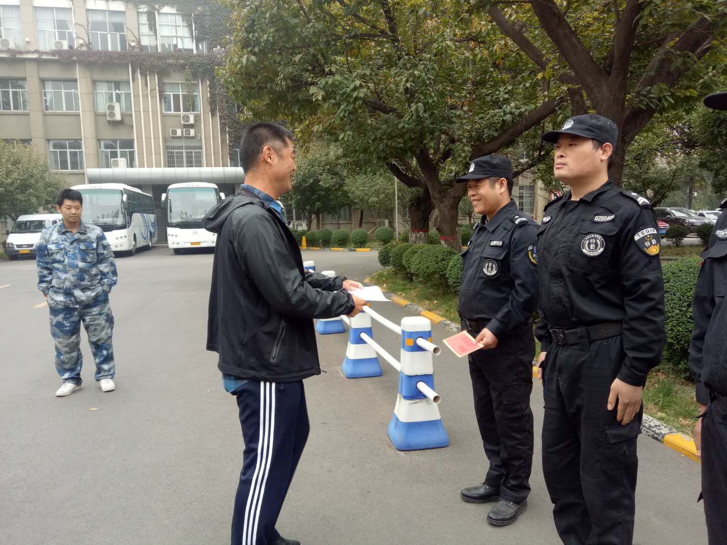 毛頒獎(jiǎng).jpg