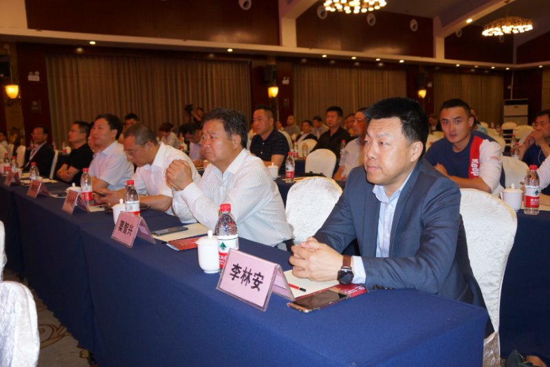 協會換界照片李總.jpg