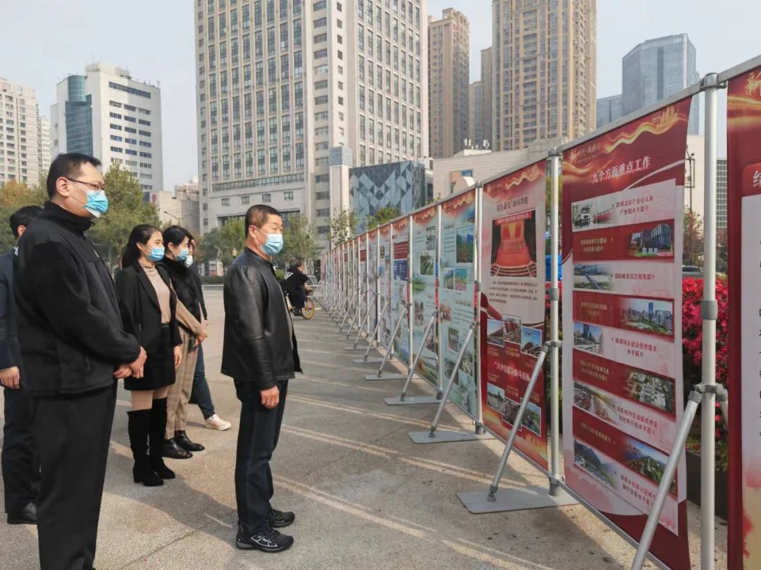 參觀《新時代 新輝煌—西安十年發展成就展》巡回展1.jpg